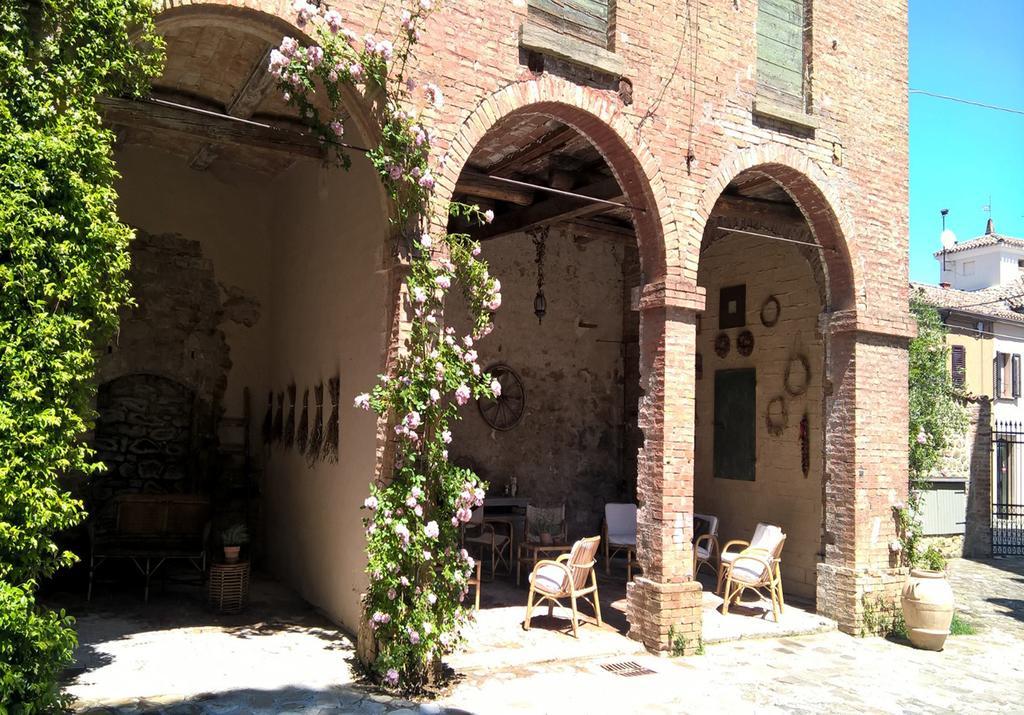 B&B Palazzo Mattei Novafeltria Bagian luar foto